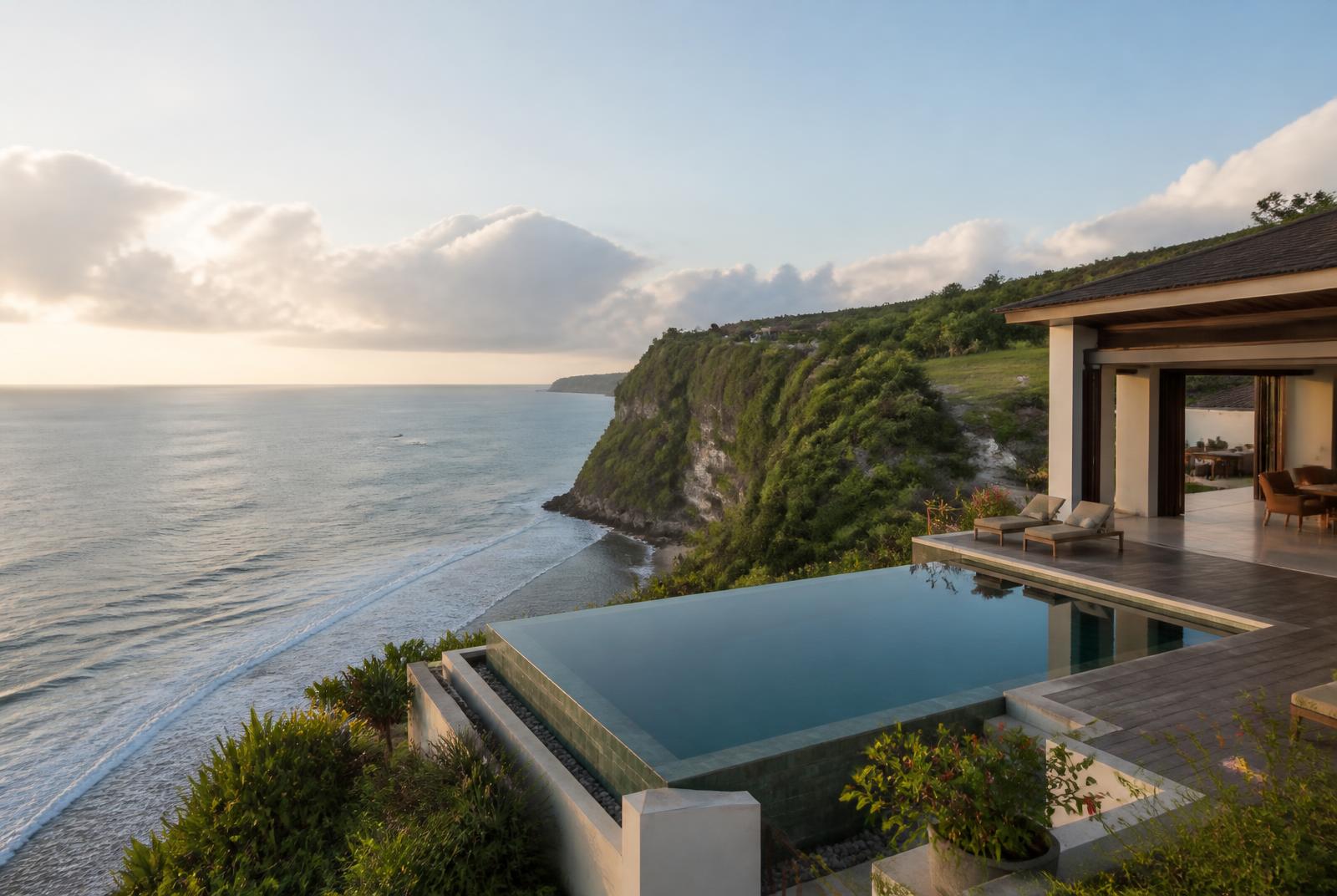 Gelijkvloerse villa met infinity pool op een klif aan de zuidkust van Bali met zicht op de oceaan